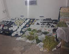 Desbarataron una cueva narco y hallaron cocaína, marihuana y chalecos antibalas