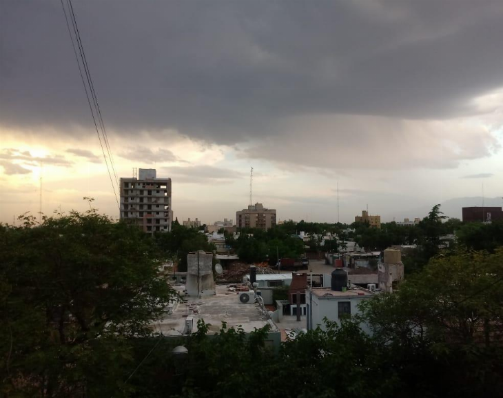 Continúa vigente la alerta por lluvias y habrá descenso de la temperatura 