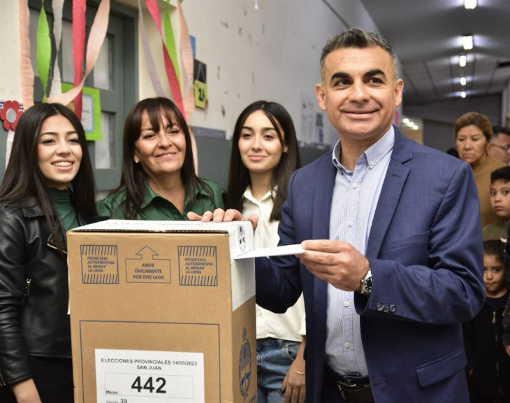 Gramajo votó a primera hora acompañado de su familia 