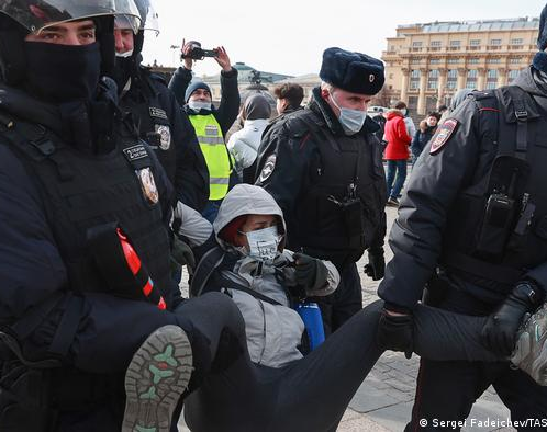 Más de 100 detenidos en Rusia en las protestas contra la movilización decretada por Putin 