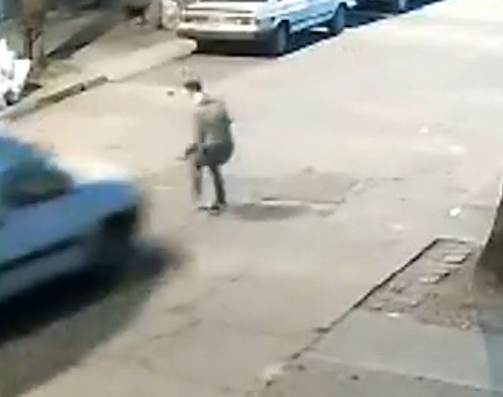 Robó y escapó, pero lo vieron, lo persiguieron y lo atropellaron