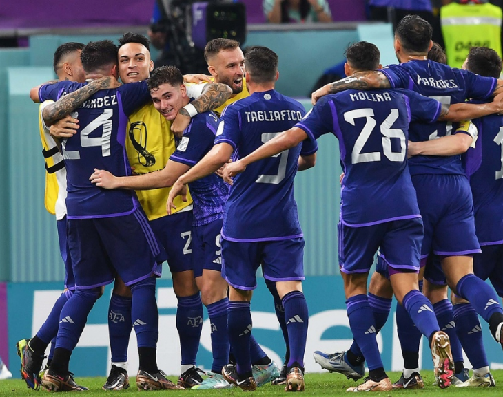 Argentina ganó, gustó y se clasificó primera