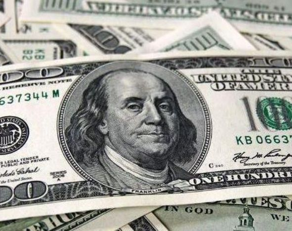 Las razones detrás de la caída de casi $50 del dólar