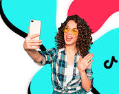 Una universidad enseña a ganar 5000 dólares por video en "clase TikTok"
