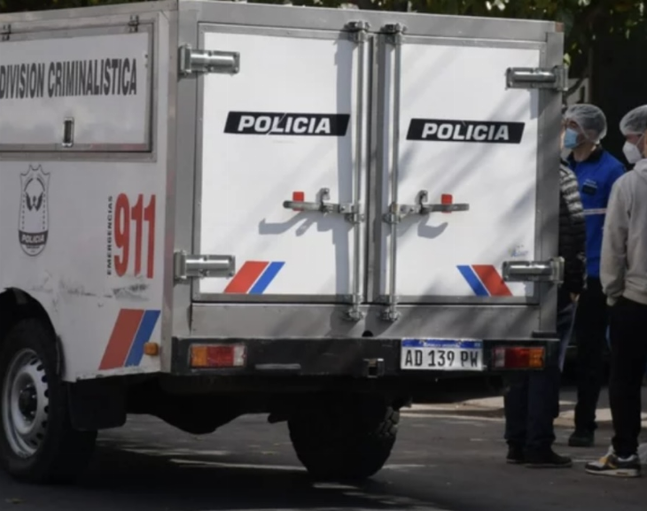 Un albañil murió luego de caer de un techo 