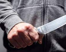 Una mujer terminó herida de arma blanca en una disputa entre su hijo y un vecino