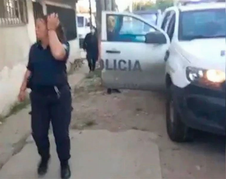 Mantenían a un nene de 6 y otra de 9 atados y desnutridos hasta que los rescataron