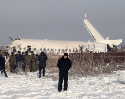 Un avión se estrelló en Siberia: hay muertos y heridos
