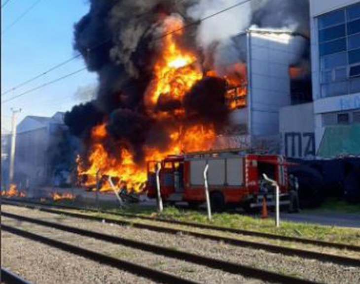 Impresionante incendio en la planta de la cervecería Quilmes