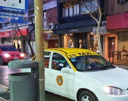 Llamaron un taxi para ir a la Difunta pero era mentira y le dieron una paliza para robarle
