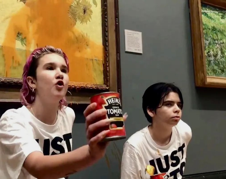 Activistas ecologistas arrojaron sopa sobre la pintura "Los girasoles" de Van Gogh