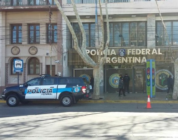 Detuvieron en San Juan a un oficial de la Policía Federal por distribuir pornografía infantil