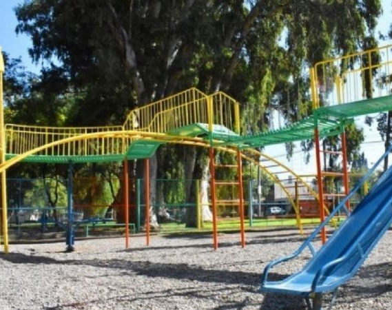 Otra vez los juegos del parque "fracturaron" a una niña de 11 años