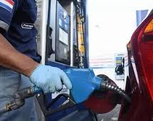 El lunes sube la nafta: mirá la hora para llenar el tanque antes