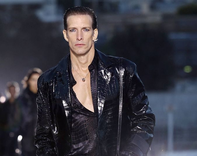 Iván de Pineda volvió a desfilar para Versace 30 años después