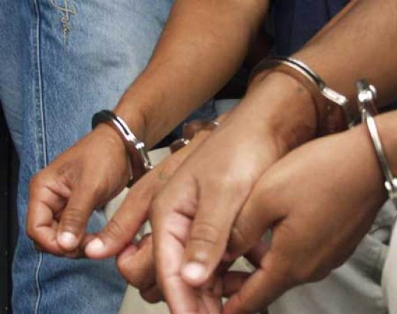A una mujer le robaron su Iphone en la calle y los delincuentes fueron detenidos