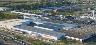 Por la crisis del neumático, Bridgestone cierra "temporalmente" sus operaciones en Argentina