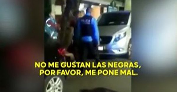 Le dijo a una policía "No me gustan las negras" y la denunciaron por discriminación