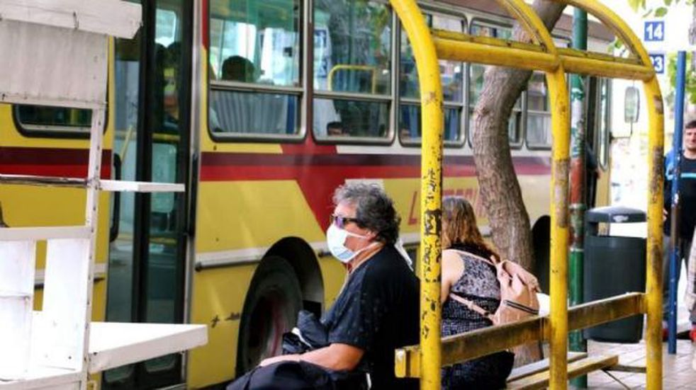 Asalto dentro de un colectivo: le robaron la mochila y el celular