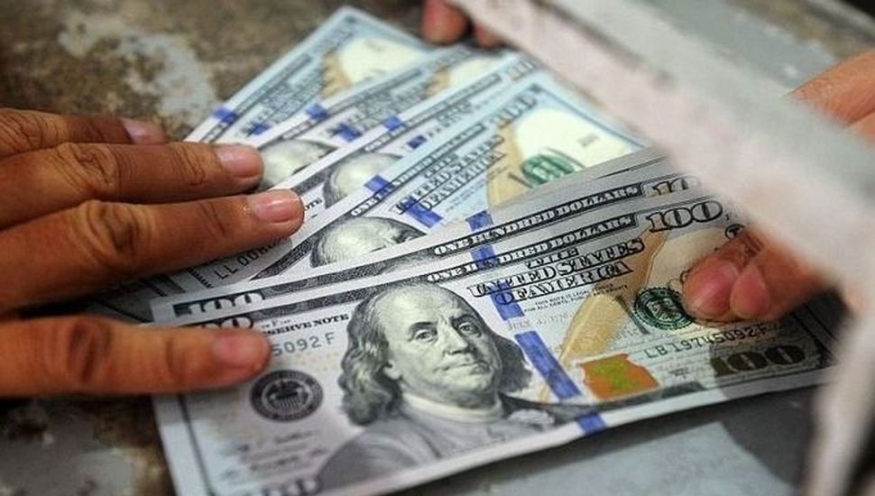 Aseguran que en 8 meses, la compra de dólares cayó casi un 100%