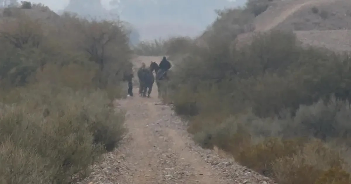 Encontraron con vida al hombre perdido en medio del campo