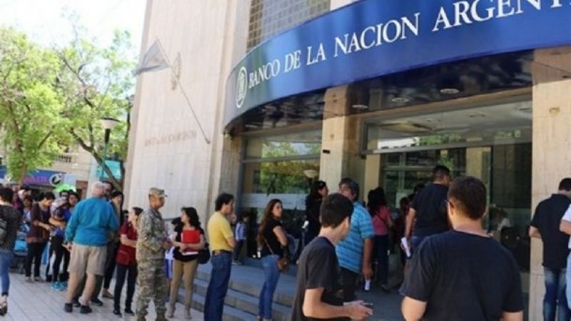 Los bancarios acordaron un aumento salarial del 29 %