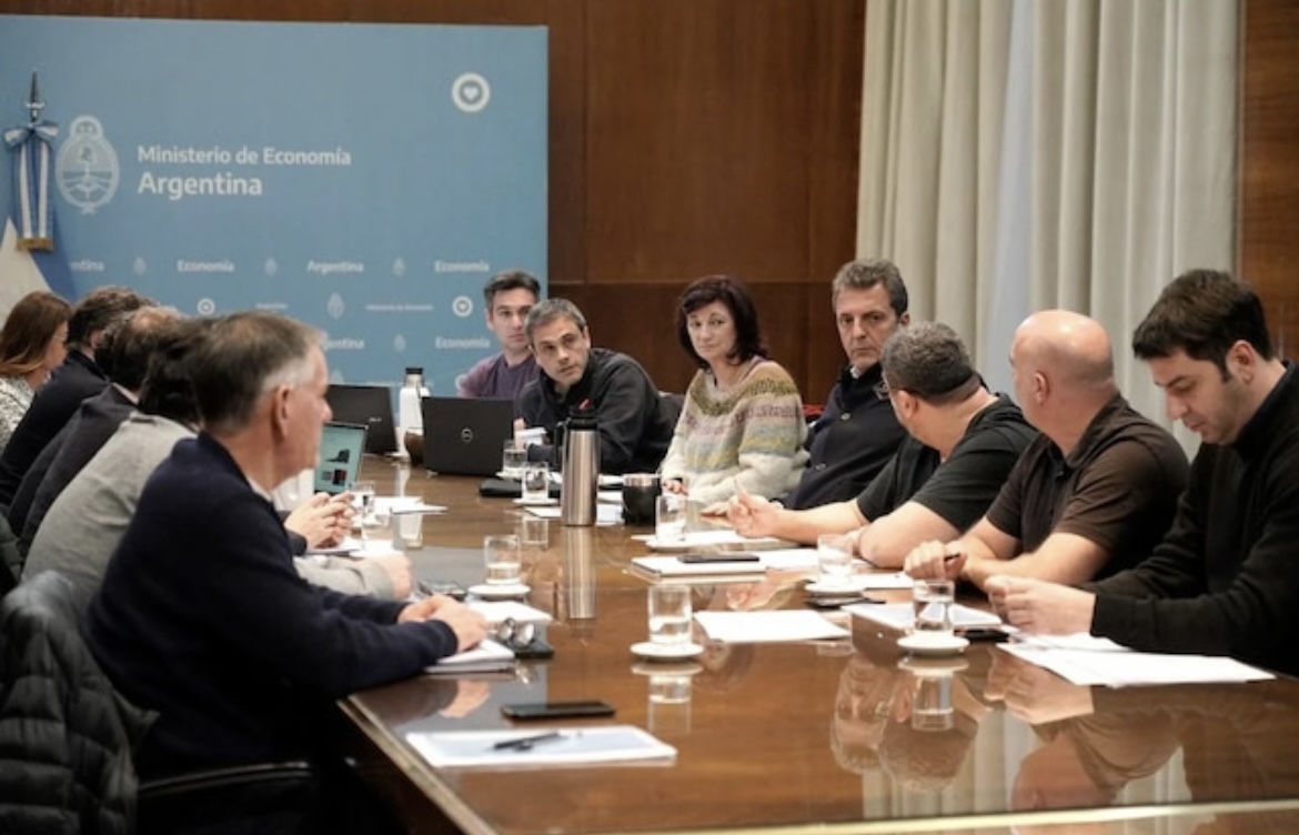 Bonos para trabajadores y jubilados y beneficios para Pymes: los anuncios que haría hoy Massa