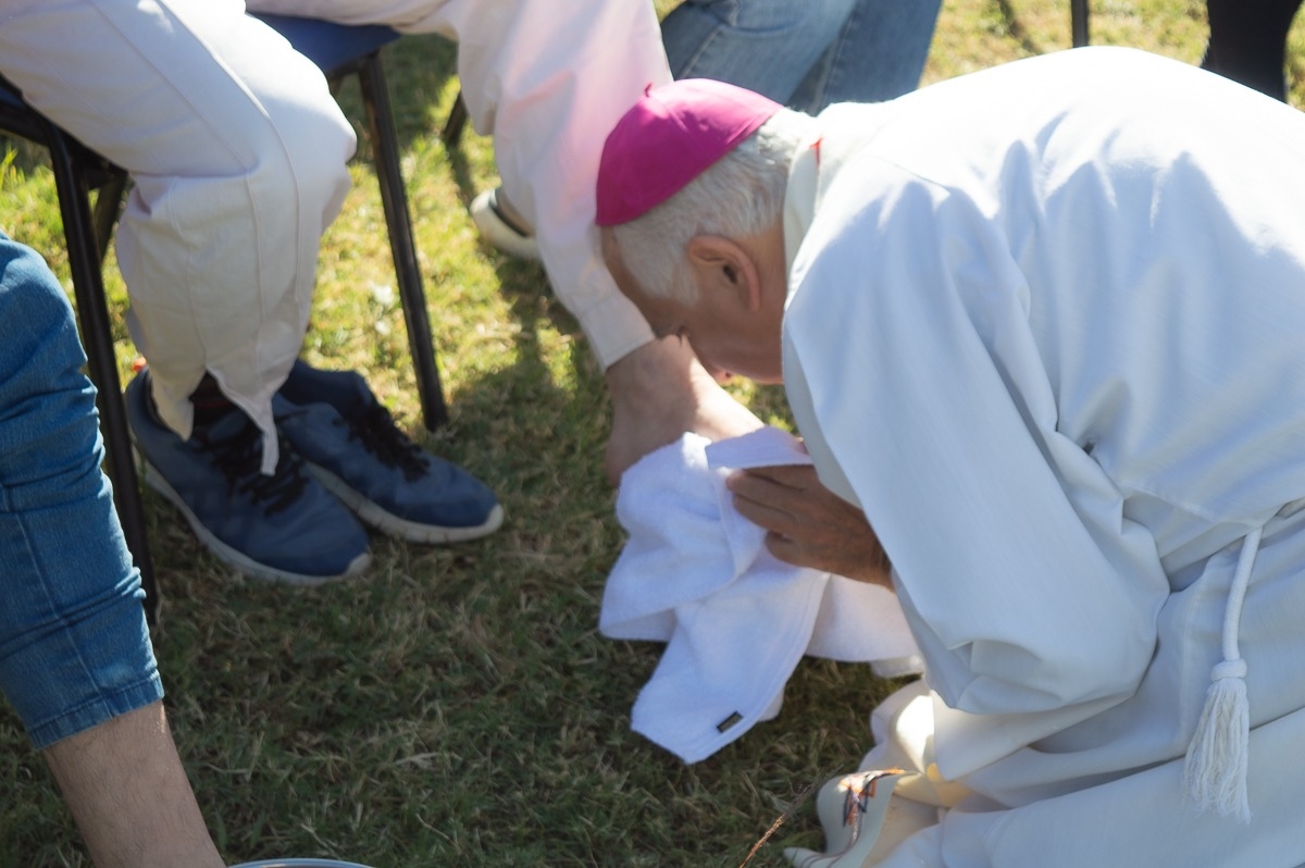 Penal de Chimbas: Monseñor Lozano lavó los pies de 12 personas