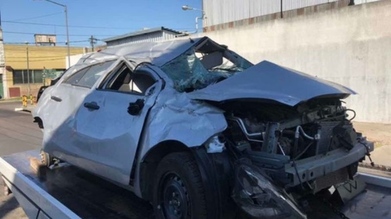 En el Encón, volcó y destruyó su auto pero salió totalmente ileso