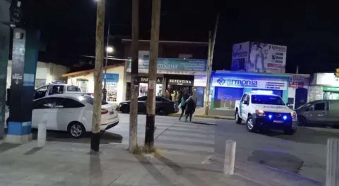 Entró a robar con una réplica de arma de fuego, el dueño del supermercado lo fusiló a balazos