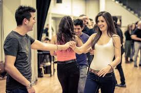 Dictarán cursos de salsa y bachata gratis en un departamento 