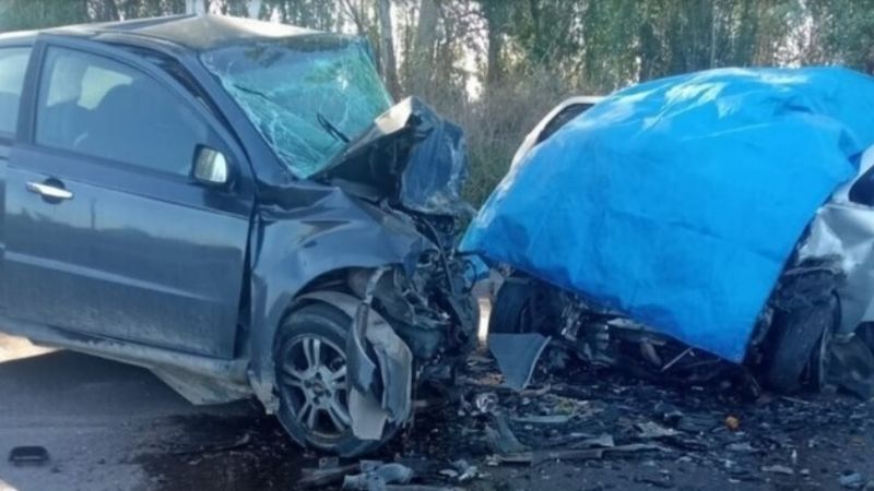 Tremendo choque frontal en Mendoza dejó como saldo 5 personas muertas