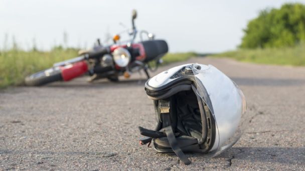 Violento accidente en moto: un hombre quedó inconsciente
