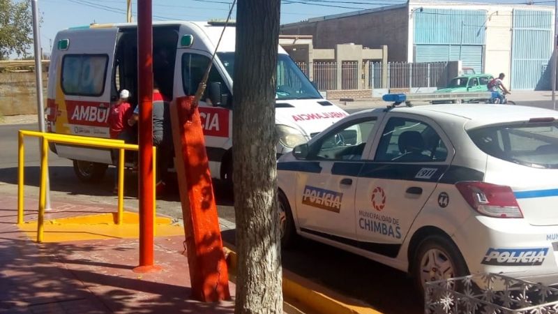Golpearon a la empleada de una heladería para robarle