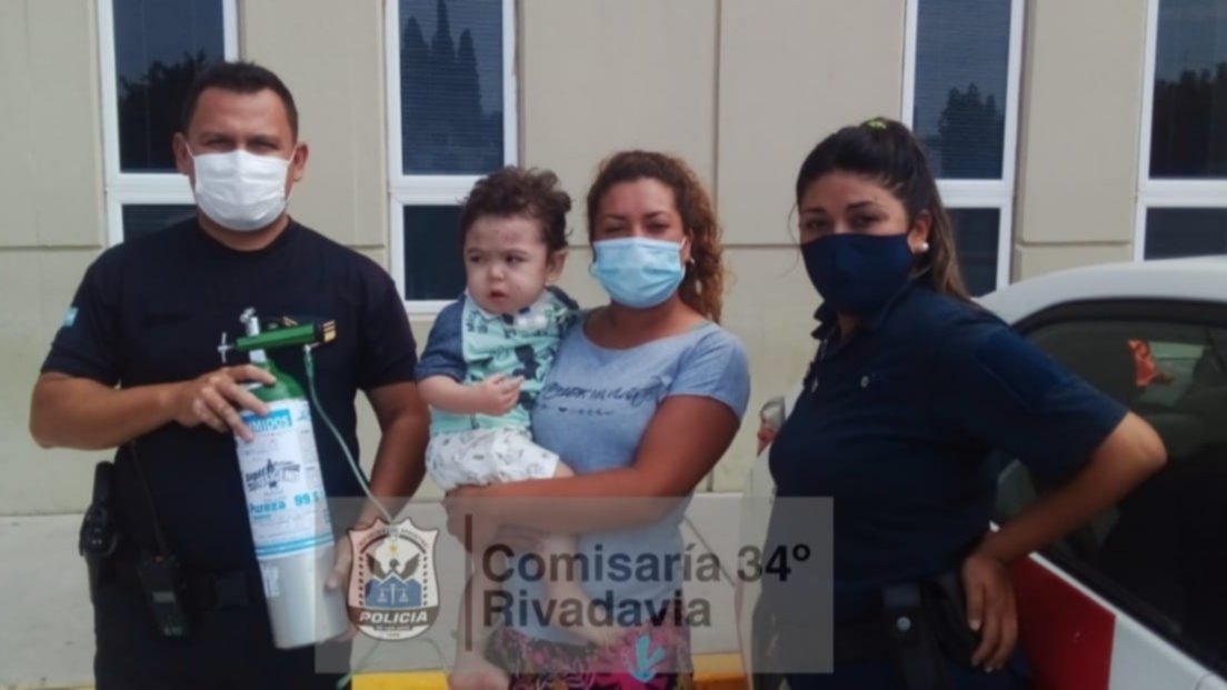 Con cortes de calles y varios móviles, la Policía salvó a un bebé de dos años de morir asfixiado