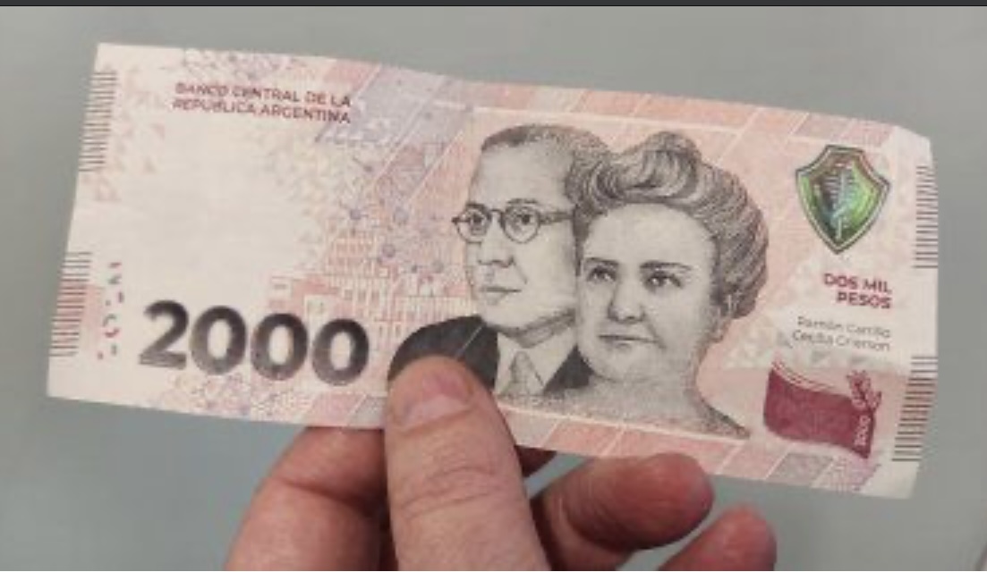 Cómo detectar billetes de $2000 falsos: 10 tips de seguridad a tener en cuenta
