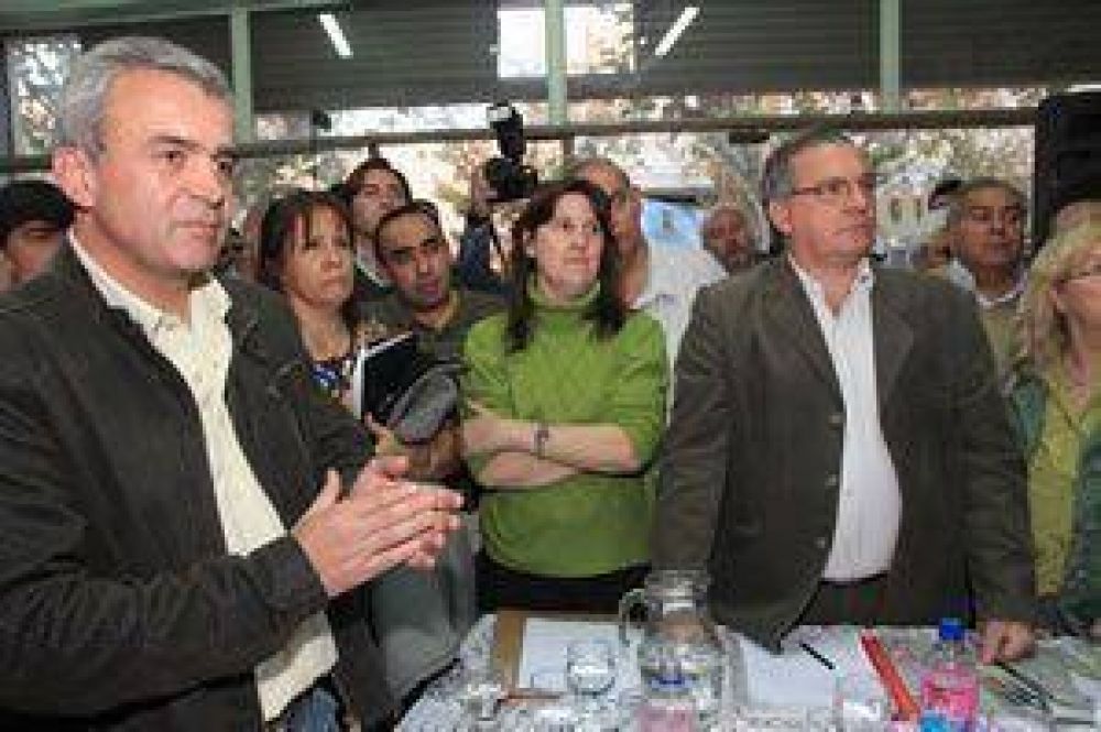 Bloquismo: a horas del cierre de listas, se anotó Bravo para pelearle a Rueda