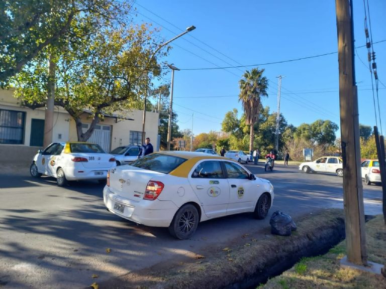 Por los robos a taxis y remises, entregarán botónes antipánico a los choferes