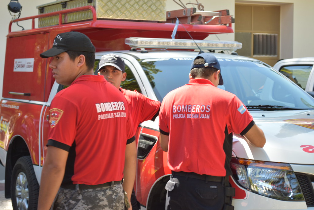 Intentan sacar a un hombre que cayó a un pozo de más de 70m de profundidad