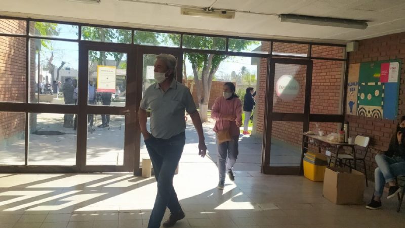 A media hora del cierre, ya votó más del 50 % del padrón 