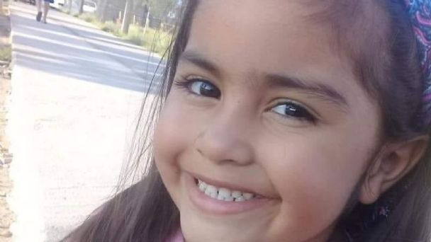 Egreso de Guadalupe: un diploma, la carta de mamá y un pin con su foto