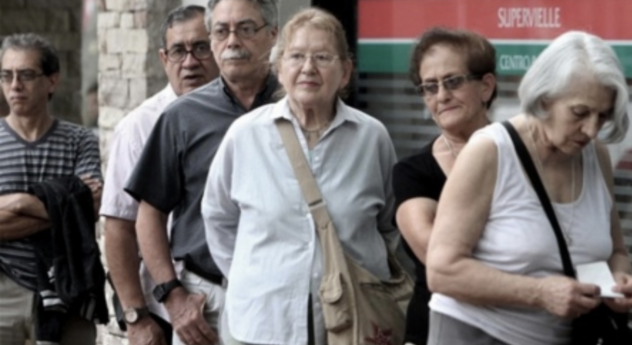 El Gobierno pagará en enero un bono de $55.000 a los jubilados