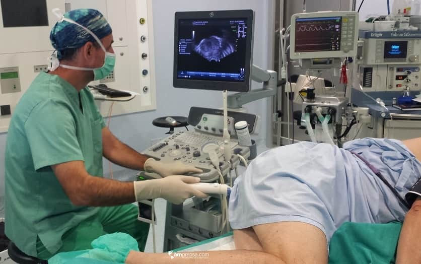 Una paciente dijo que su cirujano la violó durante un tacto rectal y lo detuvieron
