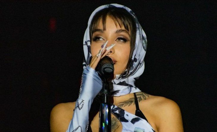 María Becerra lloró al recordar a su ex, Rusher King en pleno show