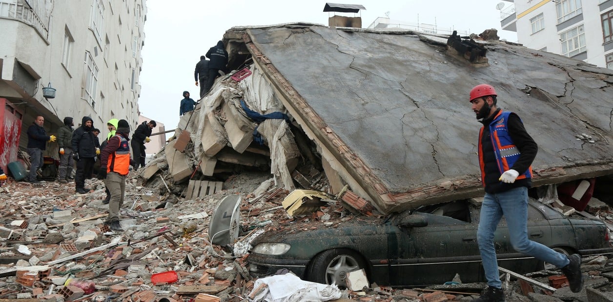 Turquía declaró emergencia en diez provincias azotadas por terremoto