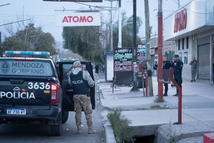 Saqueos en Mendoza: intentaron entrar a un supermercado, desvalijaron una carnicería
