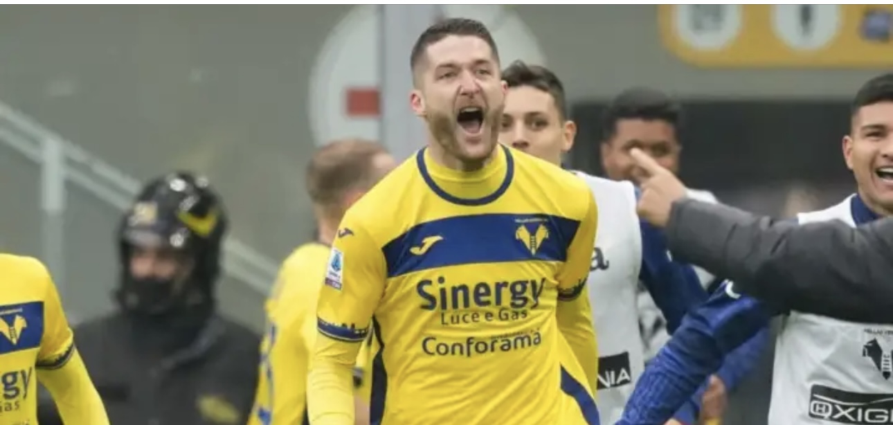 Thomas Henry, delantero del Hellas Verona, recibió amenazas tras la derrota con el Inter: Desearon la muerte de mi familia