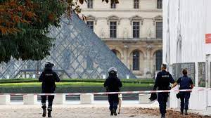 Alerta en París por Medio Oriente: desalojan por amenazas el Louvre y el Palacio de Versalles