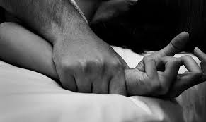 A pesar de haber golpeado, abusado y eyaculado en su esposa, no irá preso