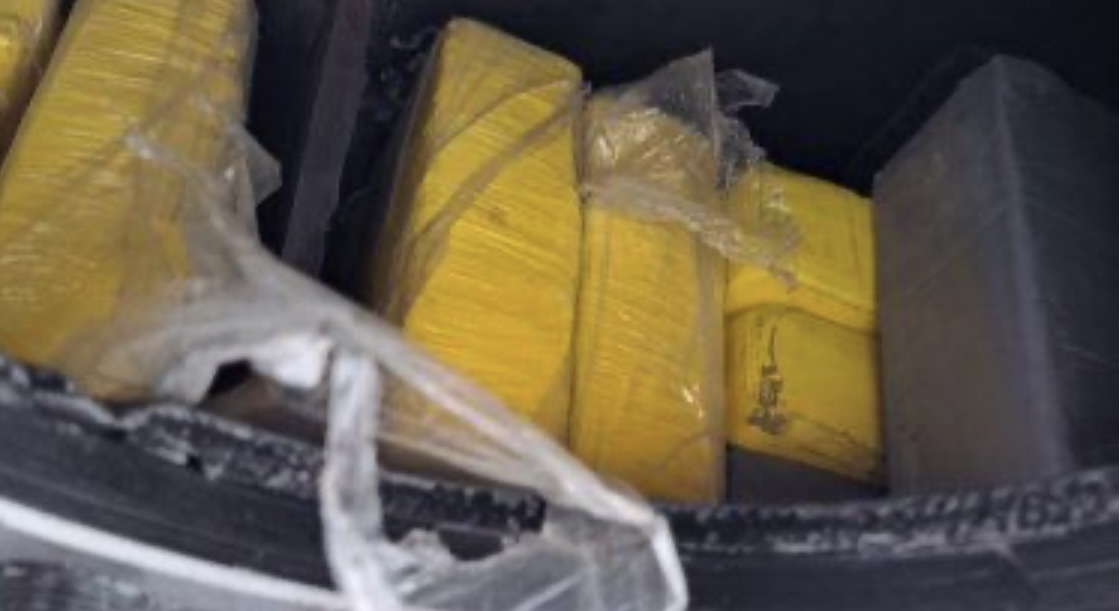 Aduana: descubren más de 100 kg de cocaína en un camión de bananas
